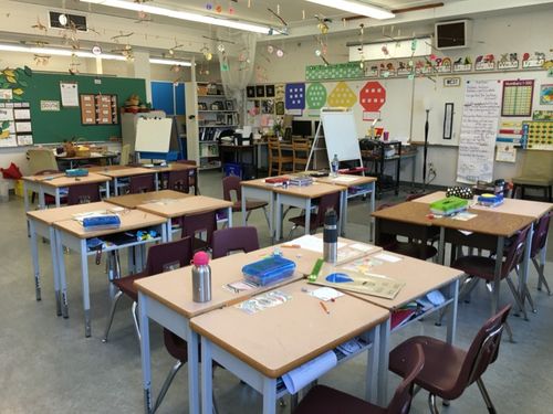 教室一瞥:教室里的课桌没有摆放为秧田式,利于小伙伴的沟通.