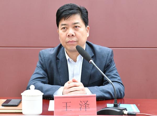 三公司总经理,党委副书记王泽主持