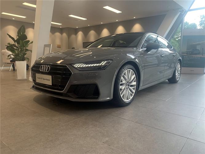 奥迪a7 45 tfsi 臻选型 纳多灰/黑内 现车优惠13个点
