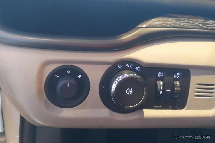 别克英朗大灯开关