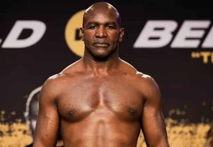 刚刚,霍利菲尔德被秒杀ko!真的老了!