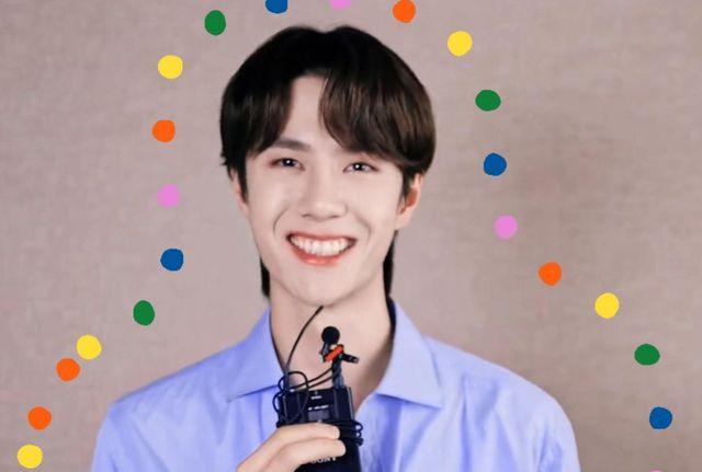 青年偶像王一博,五官精致,身材高挑,八块腹肌吸睛,不愧是酷盖