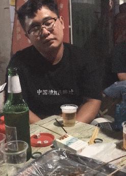搞笑gif:这死鬼告诉我他爸有一台超牛的车,我居然信了