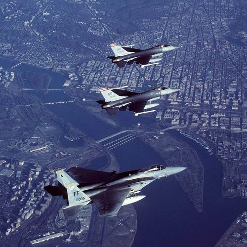 包括各种武器装备及其研制,使用和维修保养技术,军事工程,军事系统