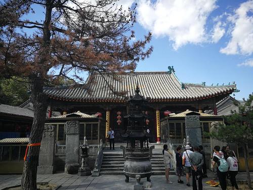 显通寺是五台山第一大寺,始建于汉明帝永平年间,初名大孚灵鹫