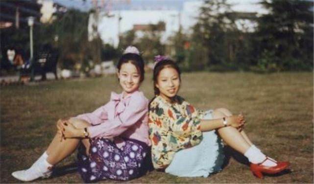 马伊琍童年照曝光 单手叉腰长腿抢镜