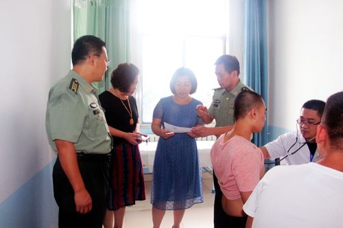 潍城区常务副区长徐莹一行莅临我院视察征兵体检工作