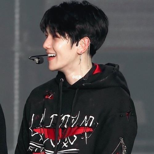 210129‖伯贤bubble:我今天是黑色头发诶_黑发_边伯贤