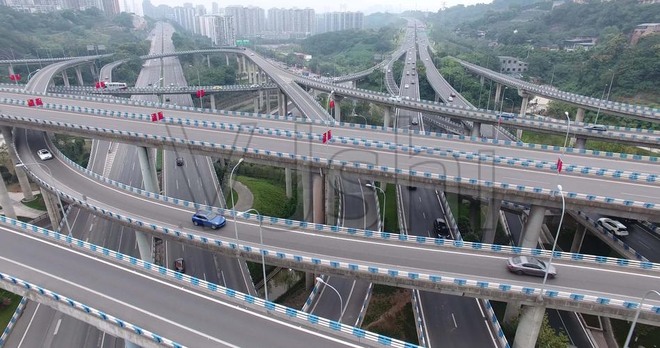 重庆8d魔幻立交桥盘龙立交黄角坪立交车流_4096x2160_高清视频素材