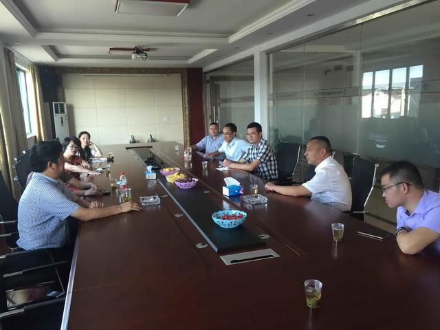 南浔区副区长钟其走访民建双林支部和会员企业