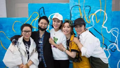 黄雅莉集齐超女8强,何洁,张靓颖隔天到,避开李宇春周笔畅等人