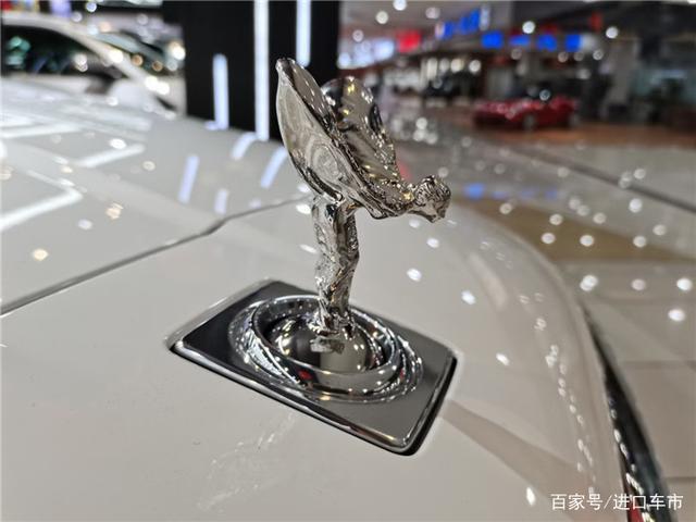 顶级豪华suv,劳斯莱斯库里南展现的贵族气质