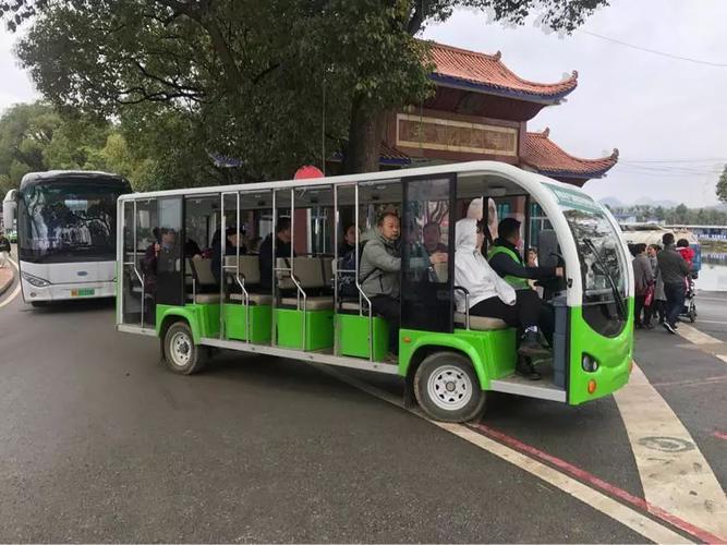 共有1000多家商家,主要集中在1号停车场和3号停车场