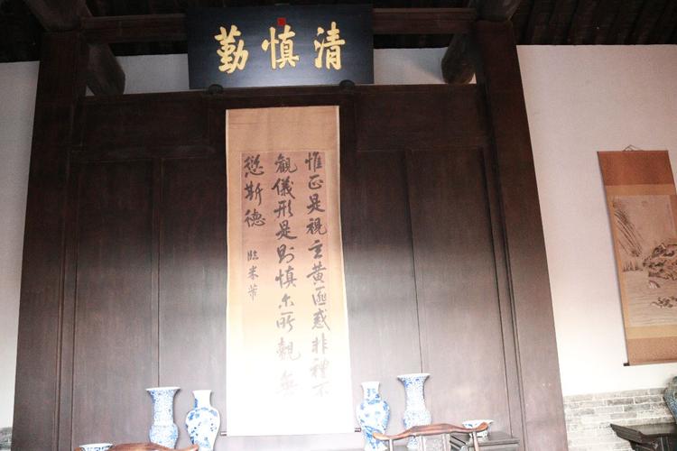 勉励官员要做到清正廉洁,慎行笃思,勤勉为政