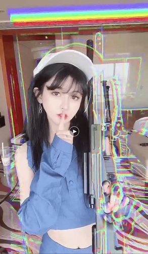 王者荣耀一只鱼被抛弃?美女网红木汁直播首秀,傍上cf一哥了