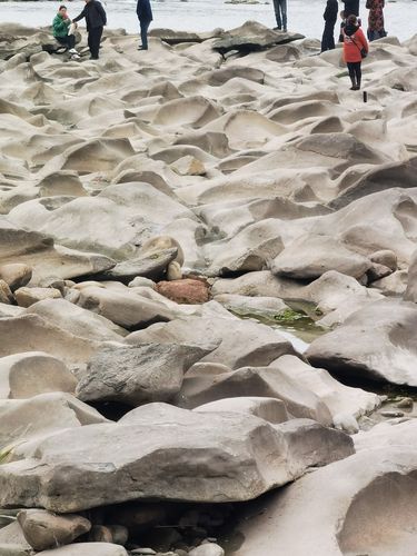 江油九岭怪石滩