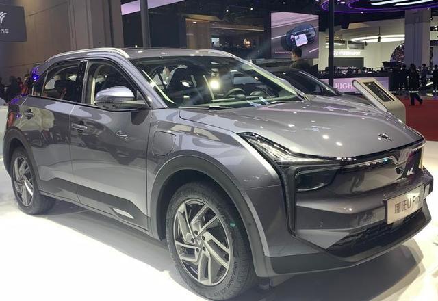 价格硬刚燃油车的纯电suv,实拍哪吒upro,续航600 km,9