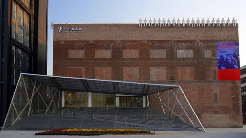 北京今日美术馆从小西天建馆到如今坐落在cbd苹果社区,从"空间