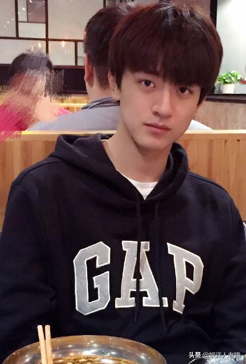 并不是《致我们暖暖的小时光》,而是一部片名叫《希望岛》的科幻电影