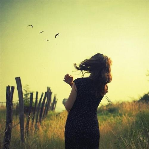 欧美伤感女生背影唯美意境头像图片