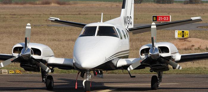 比奇60"公爵"双发活塞式轻型旅行飞机