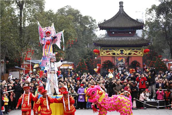 成都武侯祠:观灯,画扇,赏戏 大庙会上闹元宵