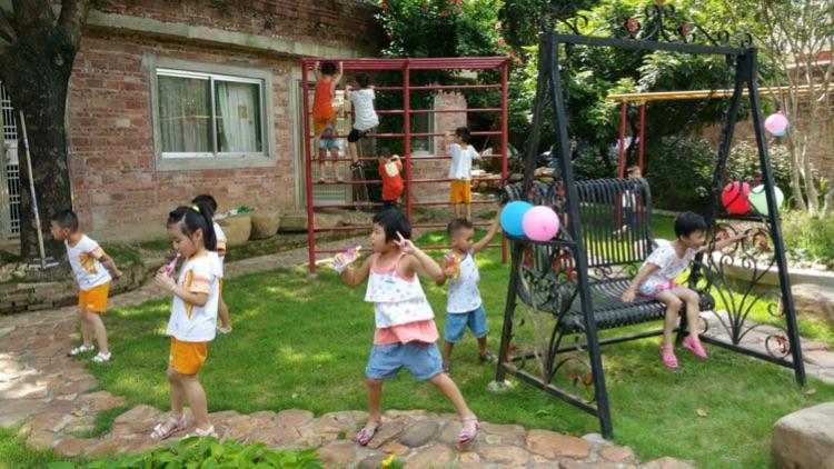 教育城幼儿园大八班毕业