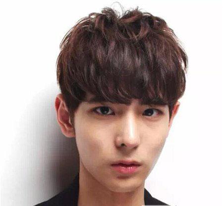 2018最新男生纹理烫发型很时尚帅气