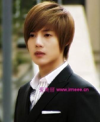 男士长碎发或短碎发,那样上去很帅气哦