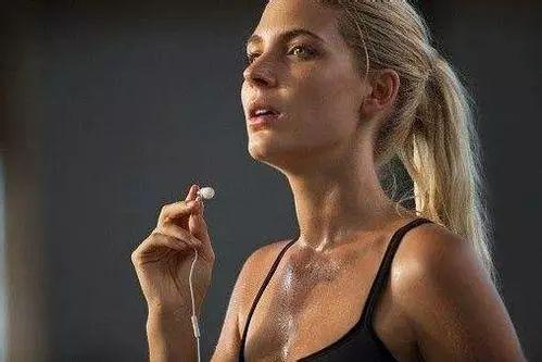 汗是人体的晴雨表!这9种异常出汗,是身体发出的无声警告!