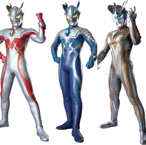 奥特曼月神型和戴拿奥特曼奇迹型的能力,强化了速度和敏捷性 光辉赛罗