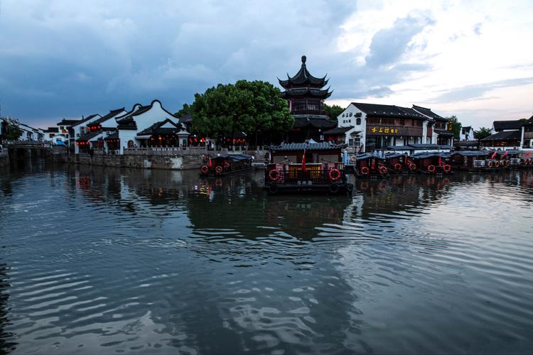 戚爱兰《山塘古镇印象》