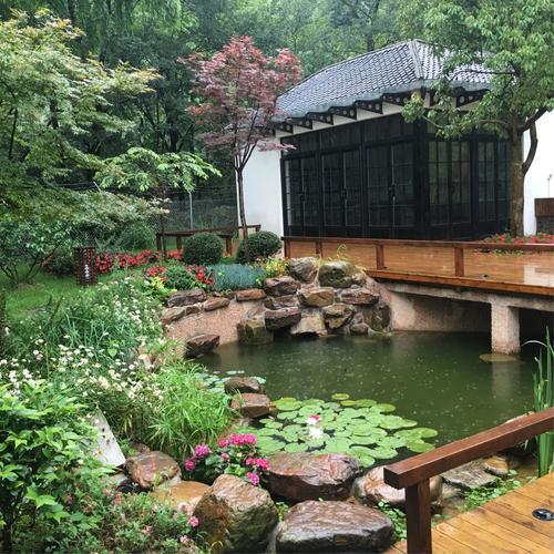 荷花池塘凉亭浓缩了江南大自然的特色