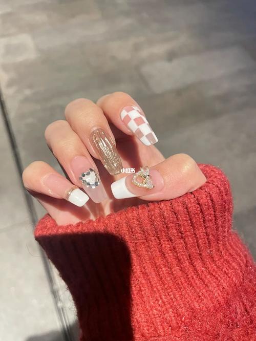 鸳鸯棋盘格美甲_美甲_棋盘格_美妆_美甲