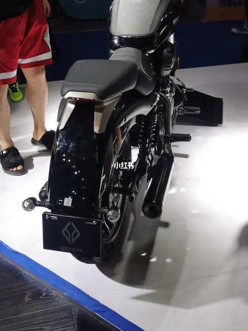 摩博会上坐了一下奔达的灰石300,简直就像家里的沙发,太舒服了,姿势