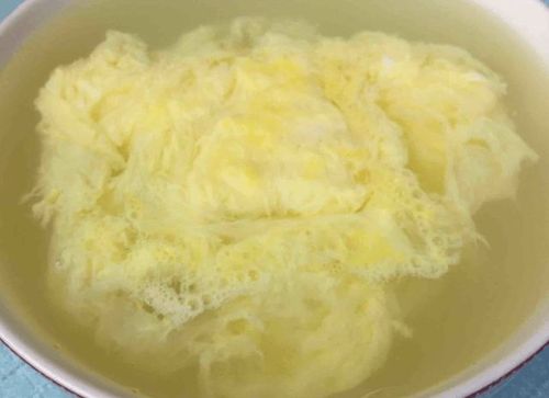 开水冲鸡蛋,滴上2滴香油,喝完有啥好处?不清楚的来看看