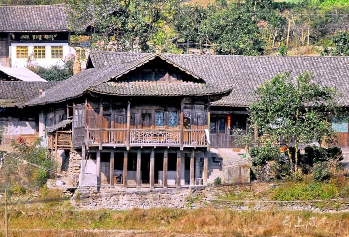 咸丰县拟申报2021-2023年度湖北省民间文化艺术之乡——土家族 吊脚楼