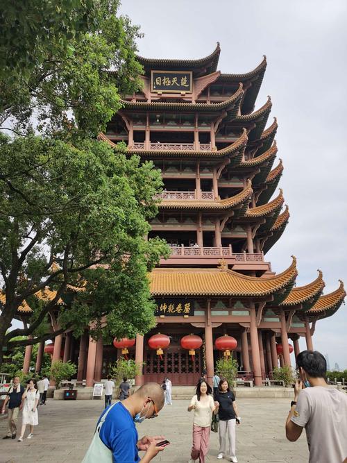 与女儿登临黄鹤楼成志伟文图