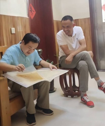 秦峰先生陪同同班同学王鼎杰拜访读云书屋.