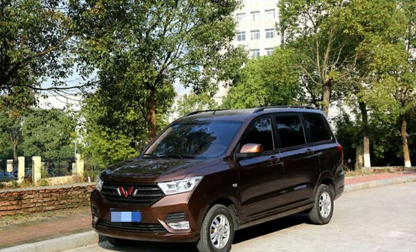 2018新款五菱宏光s多少饯 2019五菱宏光s试驾视频