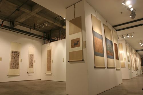 宁波美术馆拥有两个主展厅,分别为二号与三号展厅,面积各640平方米