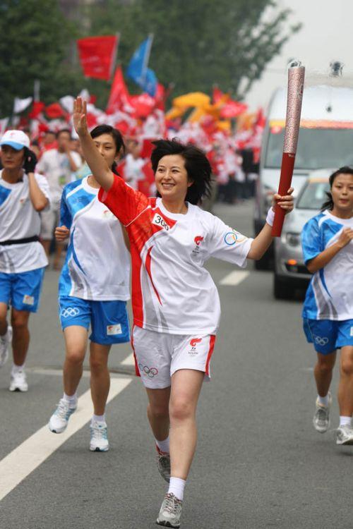 何炅谢娜汪涵撒贝宁白岩松柴静 主持收入曝光(7)