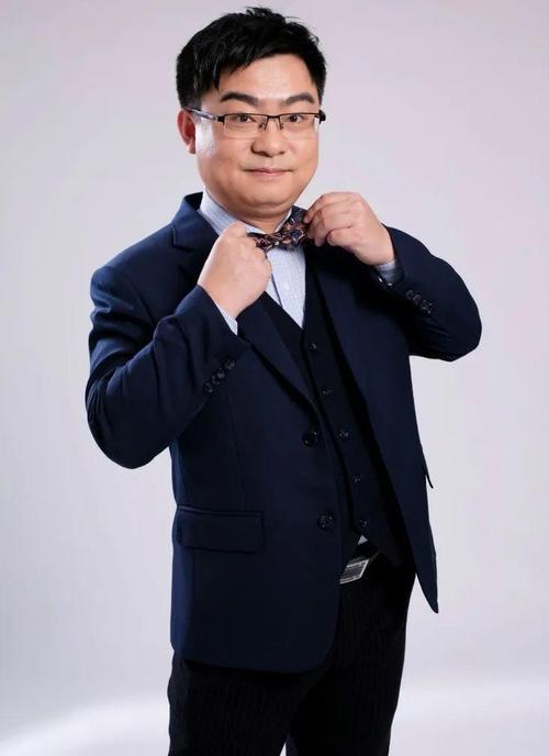 拜师后,李丹的表演技艺有了大幅度提升,并开始筹办湖南"笑工场"相声