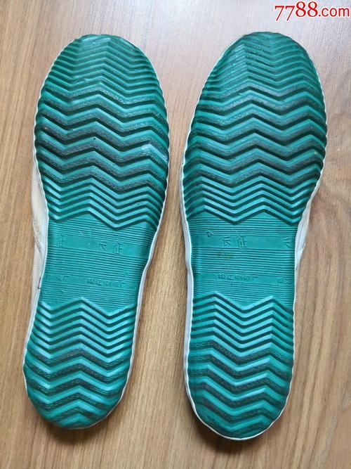 七八十年代白运动鞋