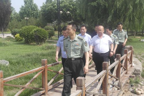 邯郸市军分区政委周世斌大校到职教考察指导工作