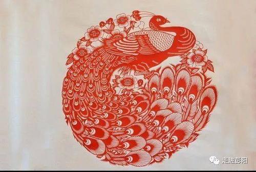 孔雀开屏剪纸