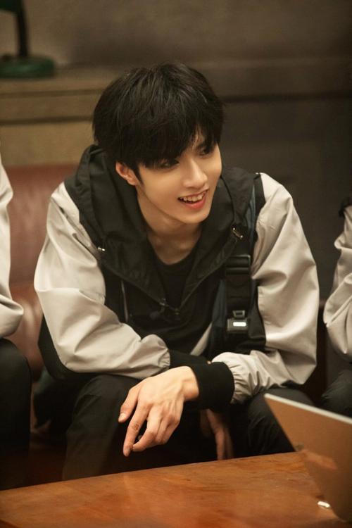 刘耀文密室大逃脱