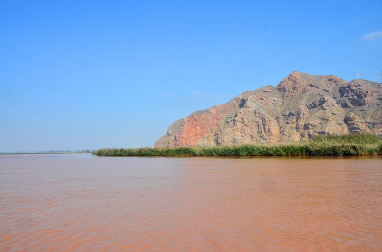 黄河大峡谷尽头.宽阔的水上平原.