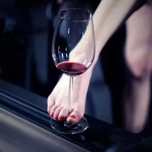 喝酒的女人不一般一般的女人不喝酒