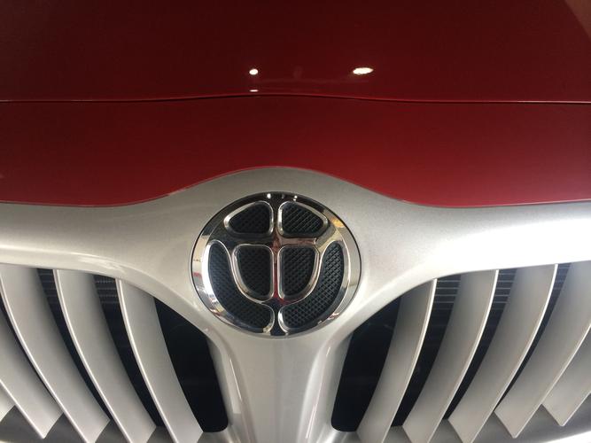 中华汽车车标前后一致吗